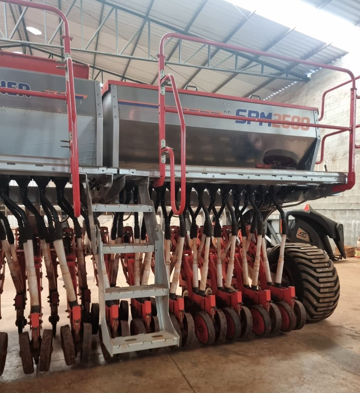 Semeadeira Montagner 25 linhas de 17 cm - Alta capacidade de carga, Maior autonomia do mercado - 3